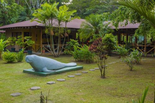 Manatus Lodge