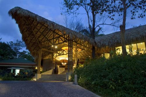 Arenas del Mar Beachfront & Rainforest Hotel